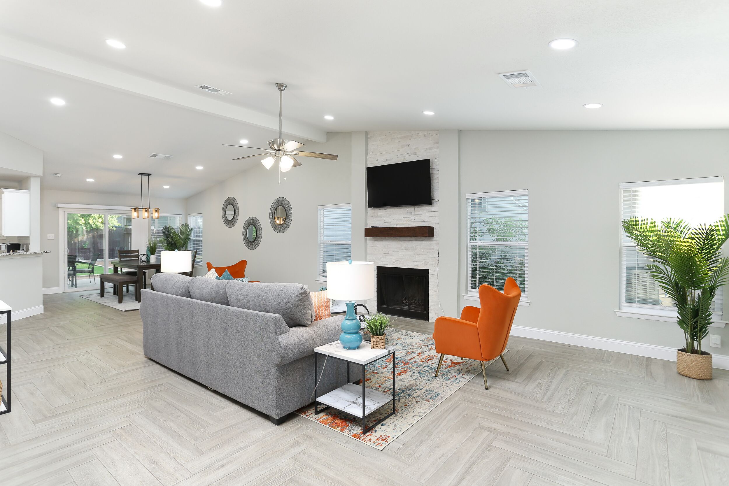 New ! Stylish House with Hot Tub & MiniGolf & GameRoom by SixFlags SeaWord UTSA