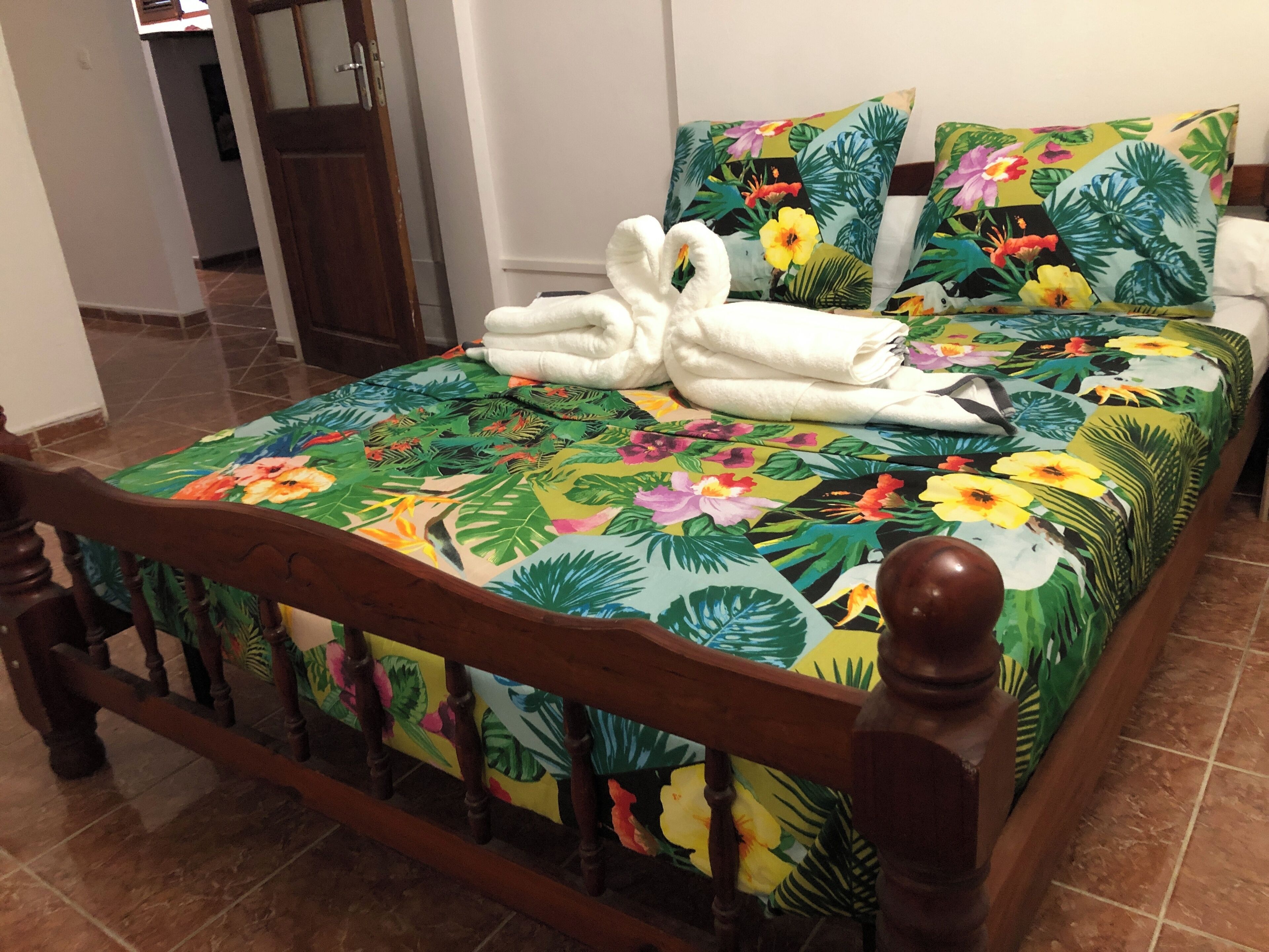 2 bedrooms, iron/ironing board, WiFi, bed sheets