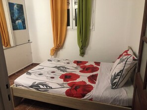 2 chambres, fer et planche à repasser, Wi-Fi, draps fournis