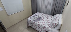 1 bedroom, desk, iron/ironing board, free WiFi - Cozy studio in Poços. (Poços de Caldas)