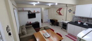 TV - Cozy studio in Poços. (Poços de Caldas)