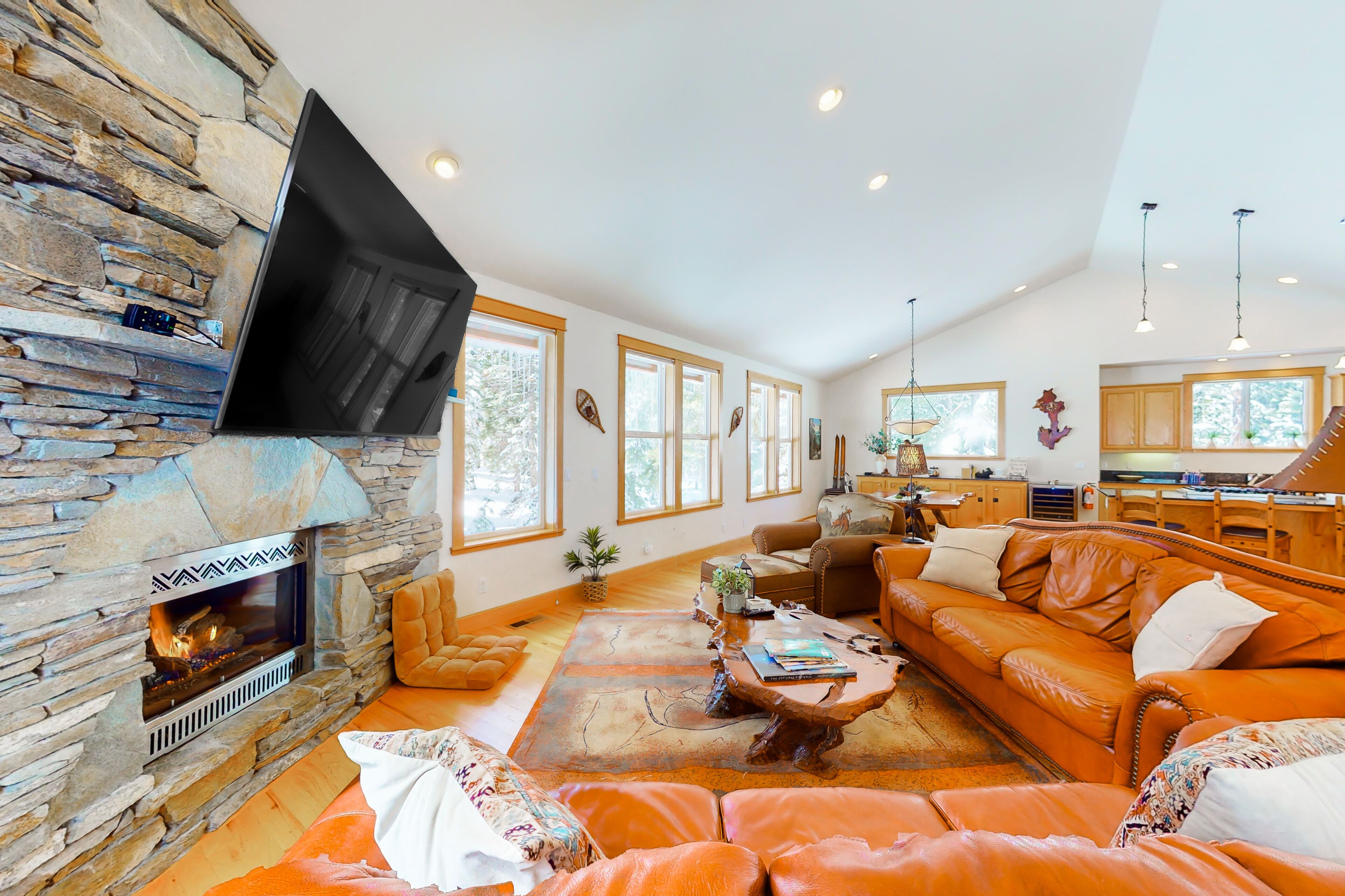 Dog-friendly wilderness retreat with a hot tub, grill, two fireplaces, & W/D