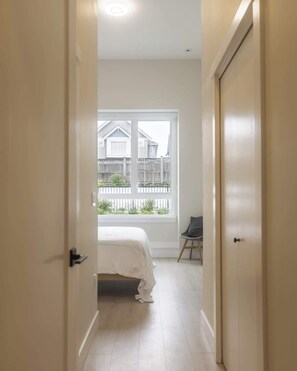 3 bedrooms, free WiFi, bed sheets, wheelchair access - The Retreat Suite + Free Parking (Surrey)