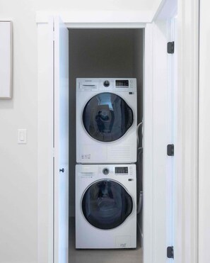 Interior - The Retreat Suite + Free Parking (Surrey)