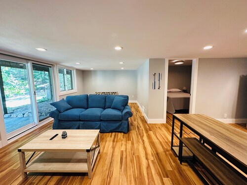 *** Newly Listed Lake House! Sleeps up to 12. Large sandy beach & swim area ***