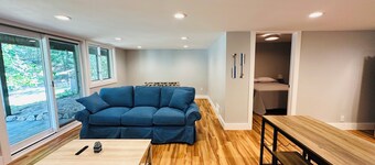 *** Newly Listed Lake House! Sleeps up to 12. Large sandy beach & swim area ***