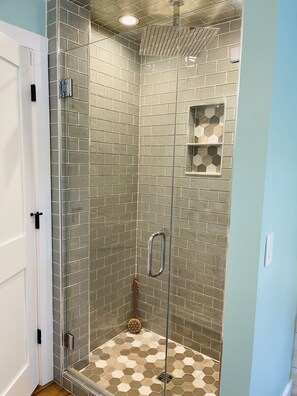 Dusche, Handtücher, Seife, Toilettenpapier
