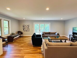 Smart TV, reproductor de DVD y libros 