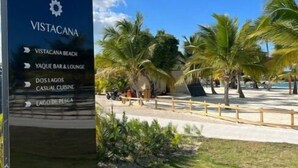 A sign for Vistacana with directions to beach, bar, casual cuisine, and fishing area. - Santo Domingo — Modern & Comfortable | 1 BR (Santo Domingo)