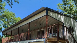 Exterior - The home is lakefront, perfect! From the roadside, it's nearly impossible to see (Bonham)