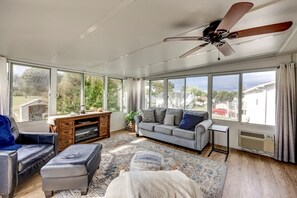 Télévision, cheminée