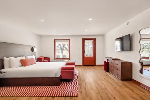 Suite estudio superior, 2 habitaciones, vista al río | Camas con efecto memoria, cortinas blackout y ropa de cama