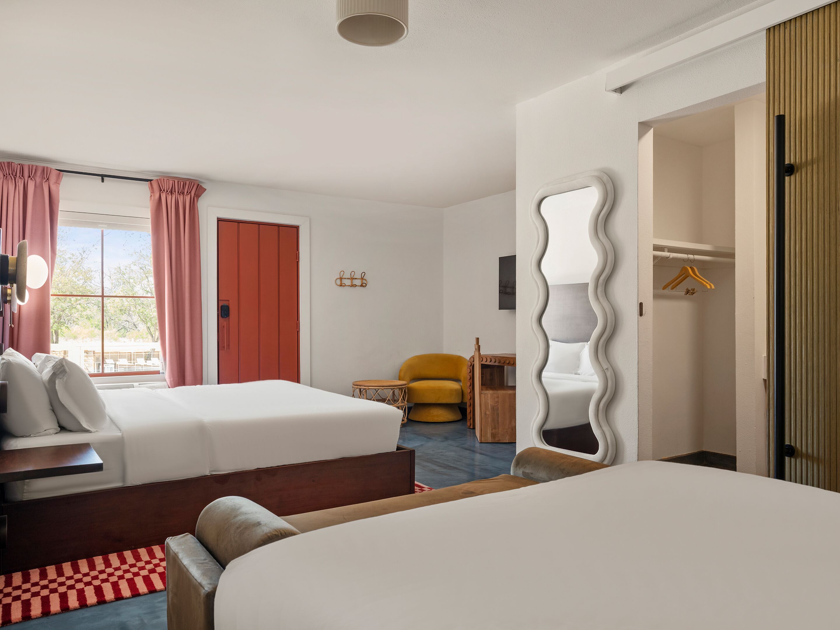 Habitación Deluxe | Camas con efecto memoria, cortinas blackout y ropa de cama 