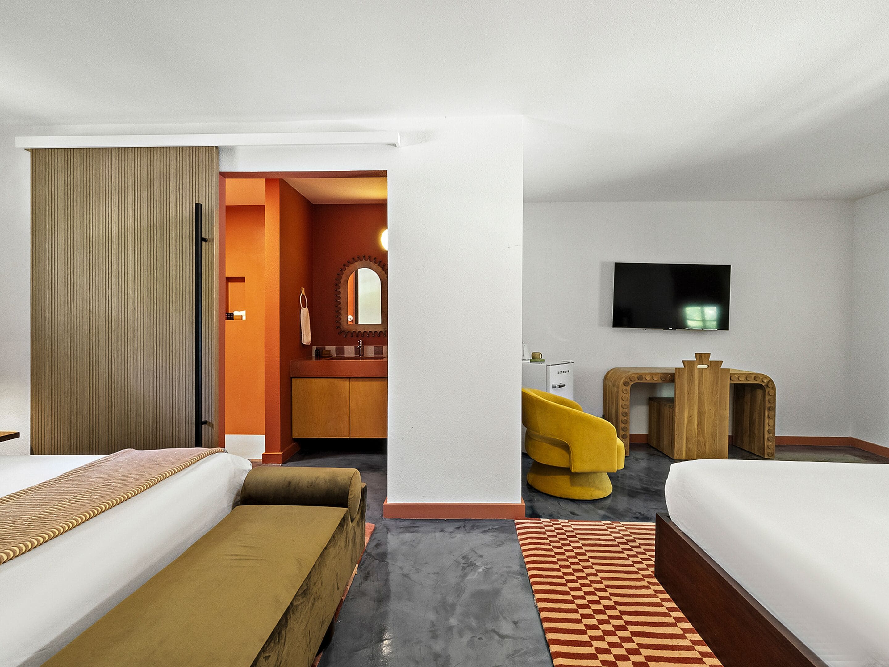 记忆海绵床垫、遮光窗帘、床单