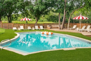 Outdoor pool, pool umbrellas, sun loungers