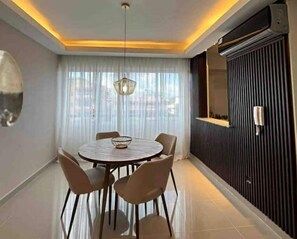 تناول الطعام