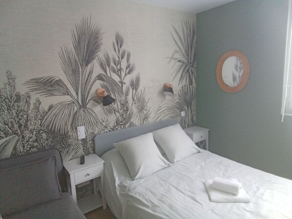 Habitación doble Confort | Ropa de cama de alta calidad, camas con pillow-top y escritorio 