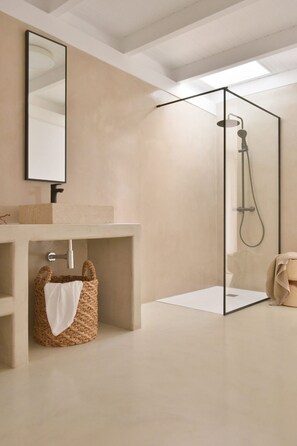 Shower, hair dryer, bidet, towels - ★ Casa MareTerra: design villa & exclusive retreat ★ (Corralejo)