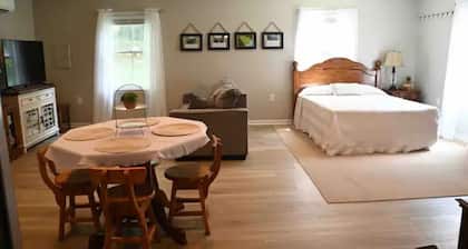 Patriot Point B, an inviting studio apartment