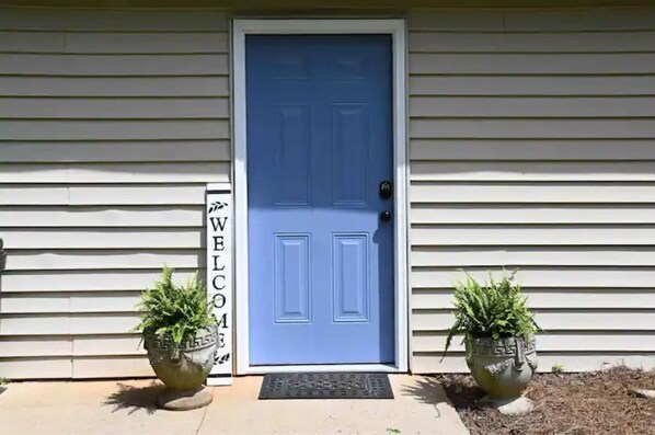 Exterior detail - Patriot Point B, an inviting studio apartment (Roebuck)