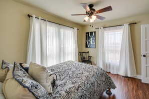 3 habitaciones, tabla de planchar con plancha, internet y ropa de cama 