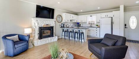 Televisión, chimenea y tenis de mesa