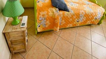 2 室のベッドルーム、アイロン / アイロン台、WiFi (無料)、ベッドシーツ