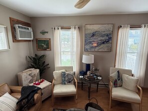 Smart-TV, peis, bordtennis og bøker