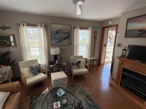Smart TV, fireplace, ping pong, books - Summer is almost here on Smith Island! Get ready for a great season on the Bay (Smith Island)
