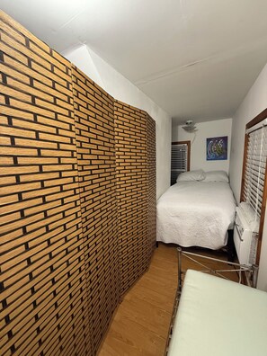 1 bedroom, desk, free WiFi, bed sheets