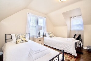 3 bedrooms, desk, iron/ironing board, WiFi