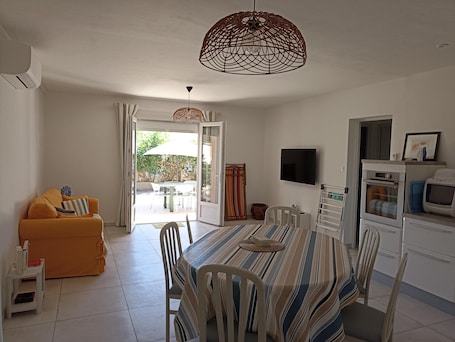 Interior. Spacious apartment in the heart of Narbonne Plage