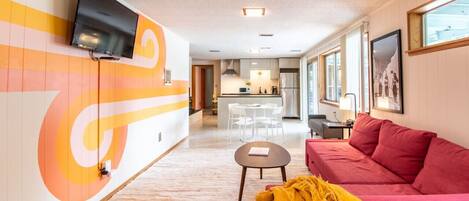 Smart TV, fireplace
