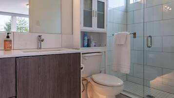 Bathtub, hair dryer, towels