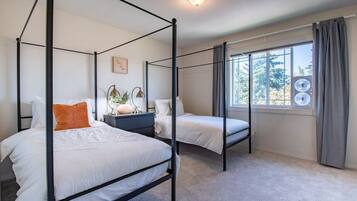 4 bedrooms, desk, travel crib, free WiFi