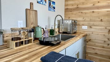Fridge, microwave, stovetop, coffee/tea maker