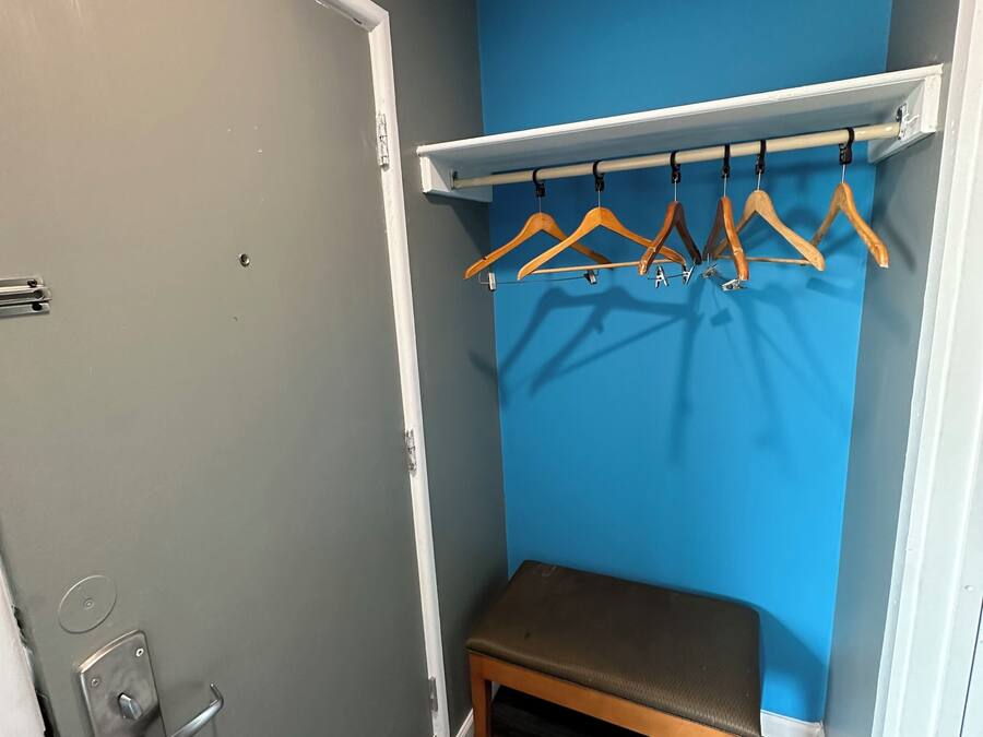 Basic dubbelrum - tillgänglighetsanpassat för personer med begränsad rörlighet - icke-rökare | Badrum | Gratis toalettartiklar och handdukar