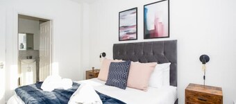 City Centre Modern Apartment!