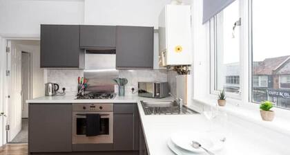 City Centre Modern Apartment!