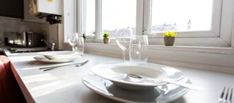 City Centre Modern Apartment!