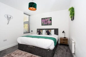 2 bedrooms - Trendy 2 Bed Flat, close to Beach & Restaurants (Southend-on-Sea)