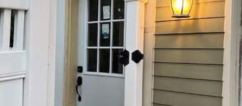 Private, great loc - ideal for long / short stay!