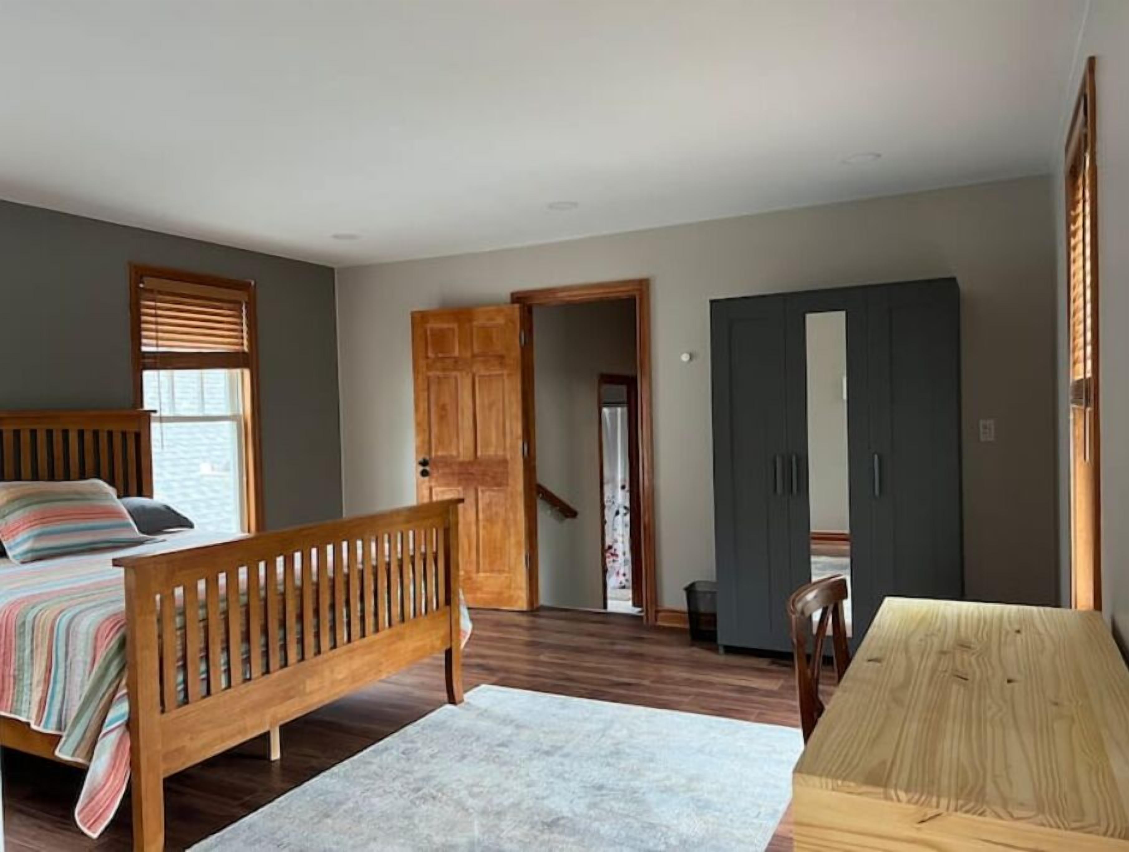 Private, great loc - ideal for long / short stay!