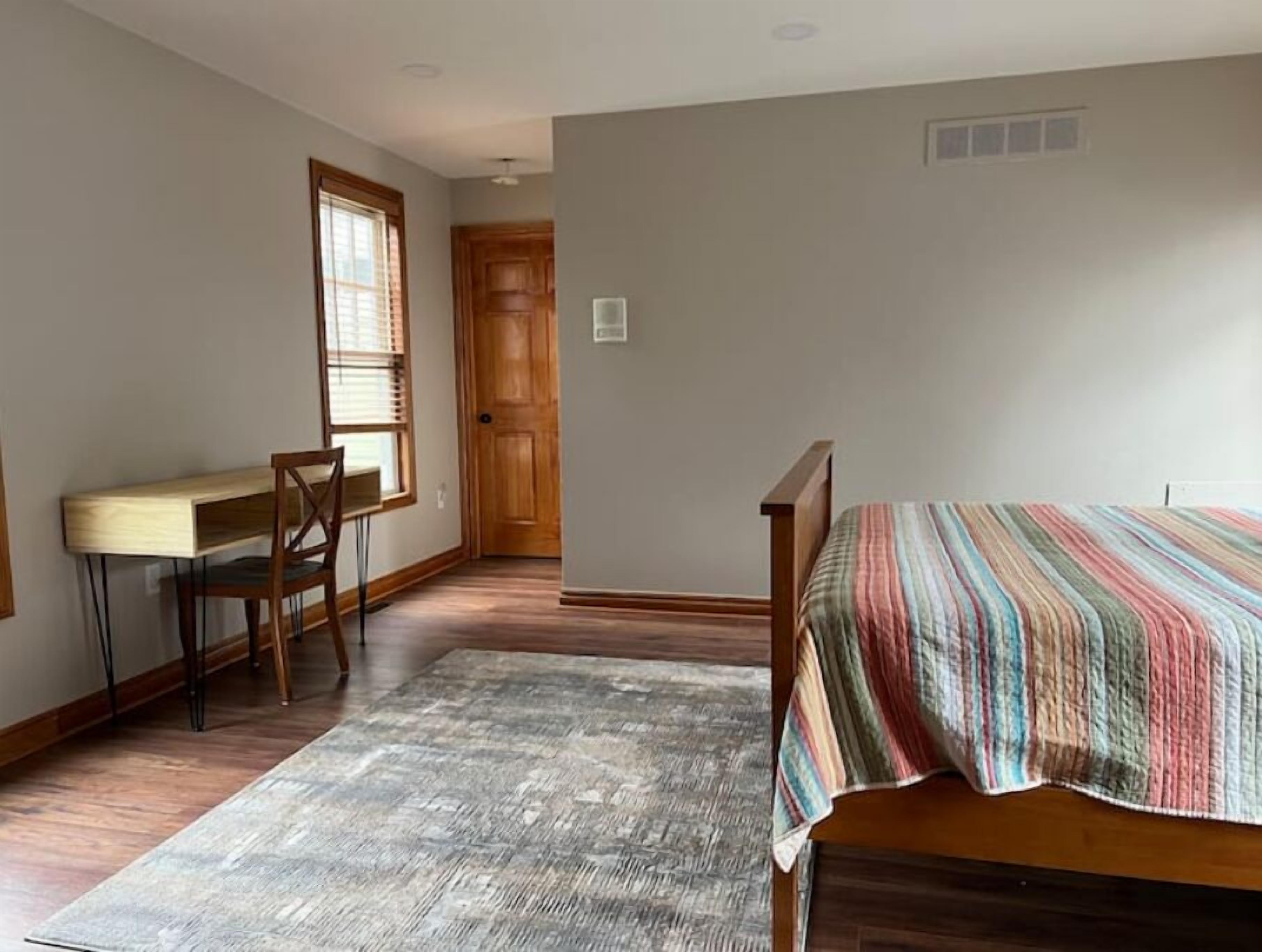 Private, great loc - ideal for long / short stay!