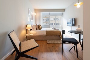 Fer et planche à repasser, Wi-Fi gratuit, draps fournis