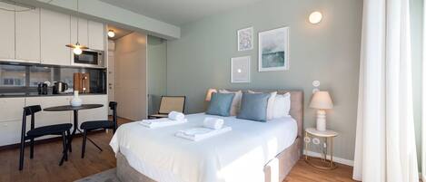 Iron/ironing board, free WiFi, bed sheets