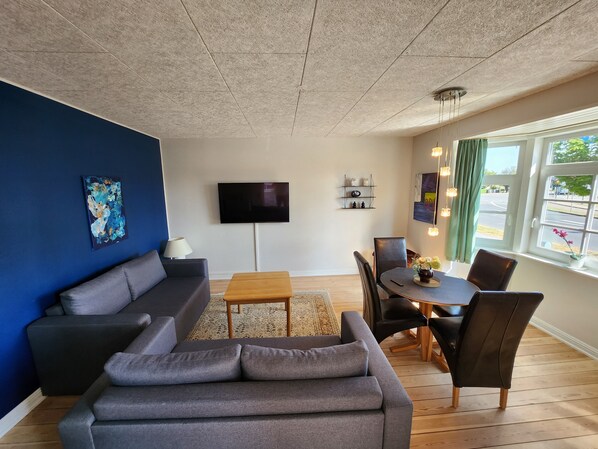 City Apartment | Living area