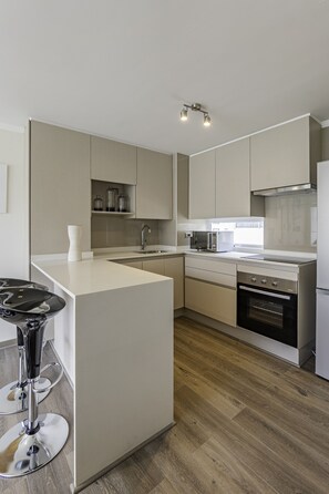 ตู้เย็นเล็ก, ไมโครเวฟ, เตาอบ, เตาปิ้งขนมปัง