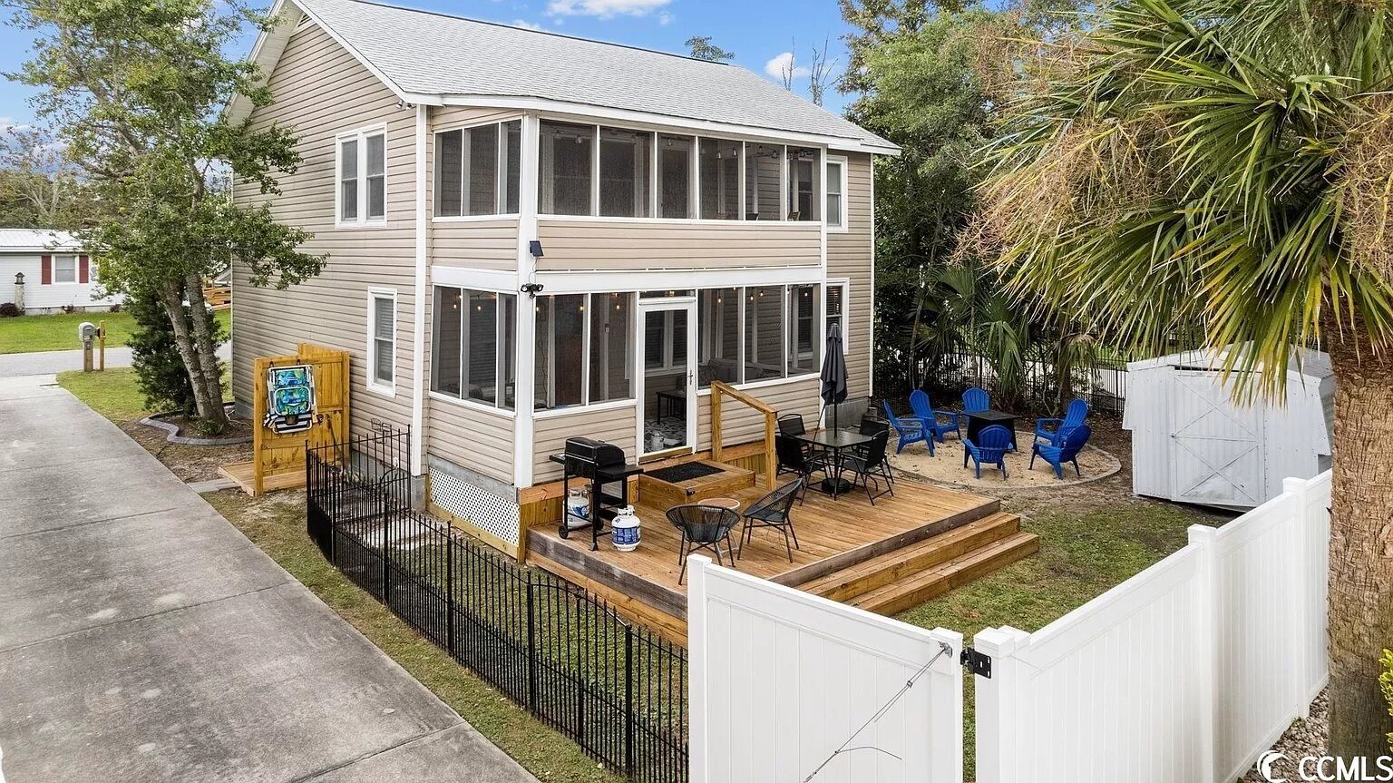 Pet Friendly Beach Bungalow Walk to Beach Trailer Motorcycle Parking