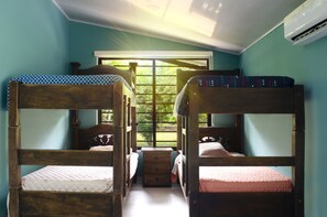 6 bedrooms, WiFi, bed sheets